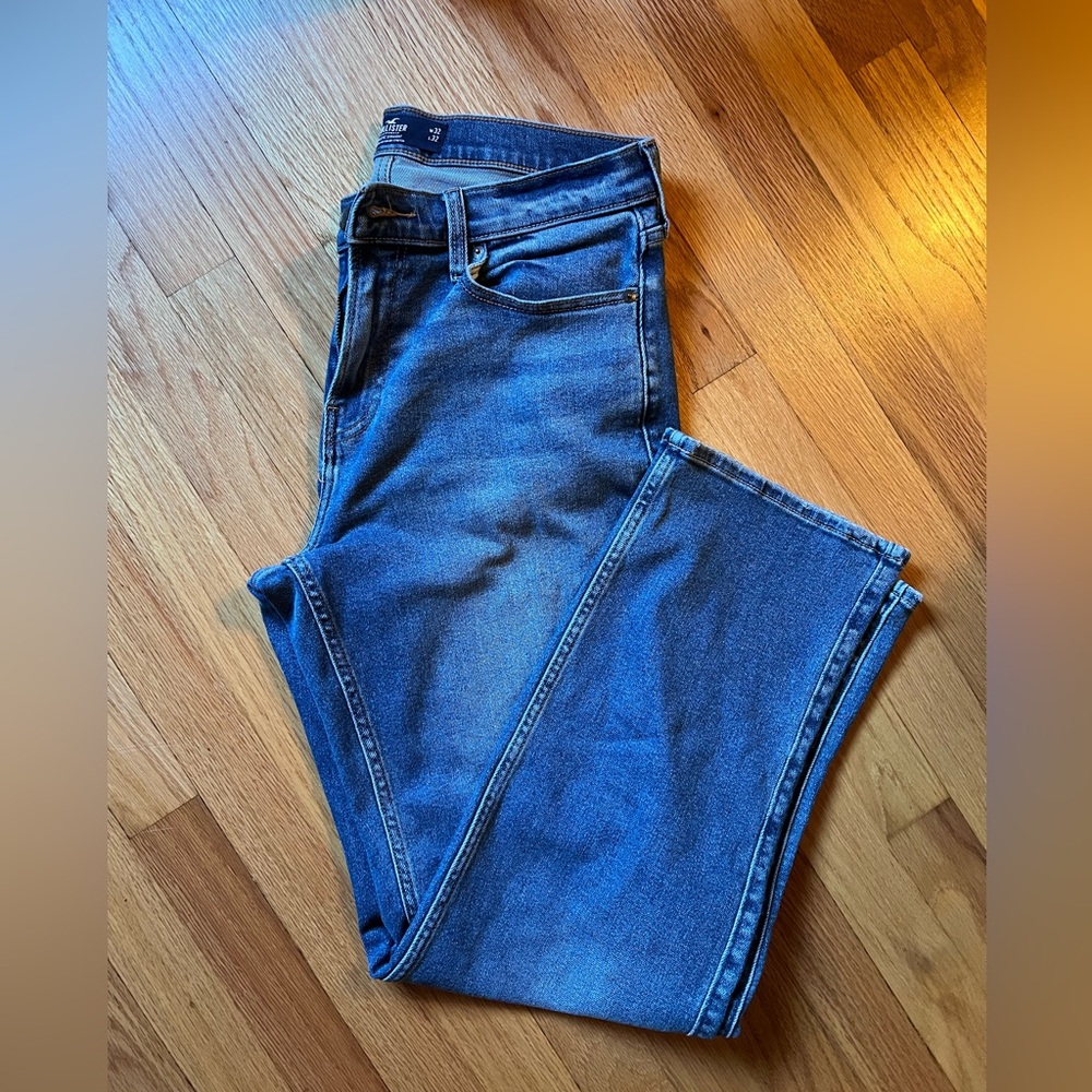 Men’s Hollister Athletic straight jeans